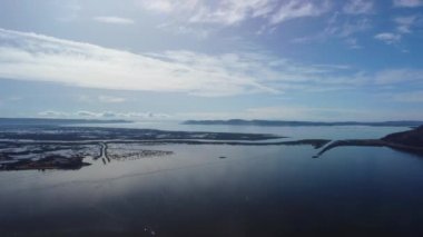 Güney Amerika, Peru 'da Titicaca Gölü ile Puno' nun hava manzarası