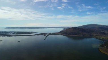 Güney Amerika, Peru 'da Titicaca Gölü ile Puno' nun hava manzarası