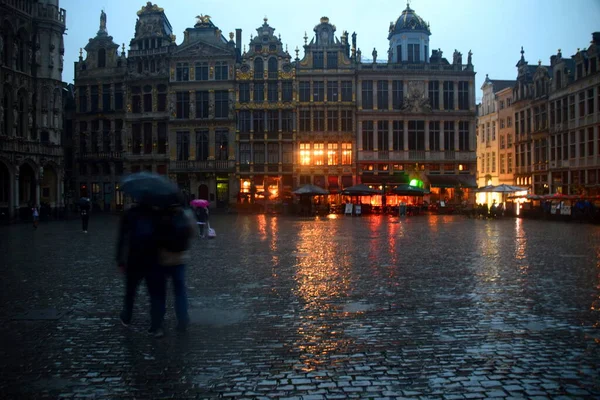 Gran Place Bruselu Noci Během Deštivého Dne — Stock fotografie