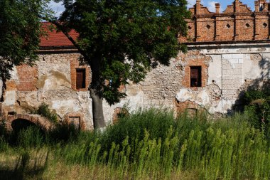 Starokonstantinov kalesi 1560 yılında Prens Konstantyn Wasyl Ostrogski tarafından Sluch ve Ikopot nehirlerinin birleştiği yerde inşa edildi.