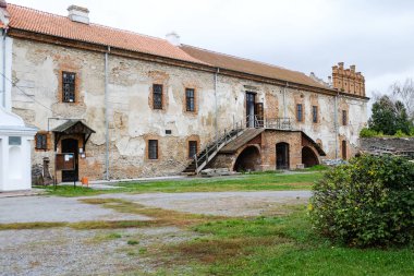 Starokonstantinov kalesi 1560 yılında Prens Konstantyn Wasyl Ostrogski tarafından Sluch ve Ikopot nehirlerinin birleştiği yerde inşa edildi.