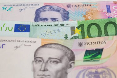 Farklı banknotların kapatılması - Ukrayna Hryvnia ve euro parası