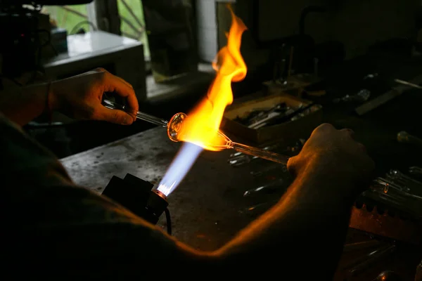 Process Glass Blowing Manufacturing Fire Heats Glass Blank Glass Blowing — Stock Photo, Image