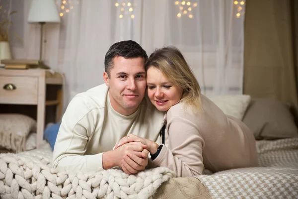 Portrait Beautiful Russian Couple Sweaters Bed Home — 图库照片