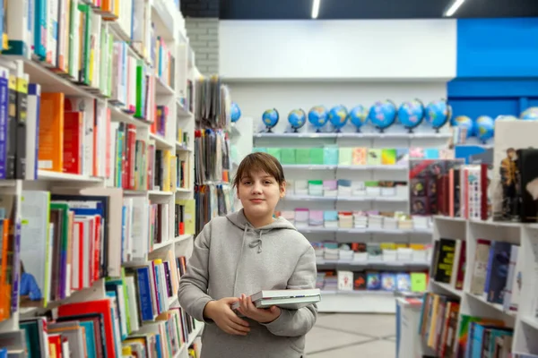 Teenage Girl Gray Hoodie Choosing Books Store — стоковое фото