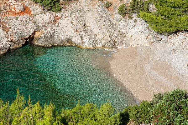 Beautiful little cove with clear water — Stock Photo, Image