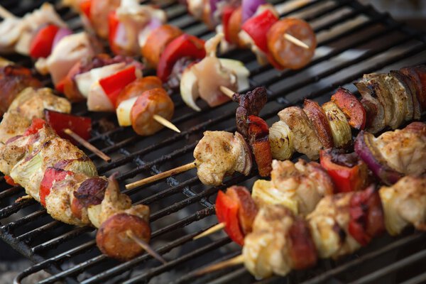 Барбекю палочки с мясом и овощами
