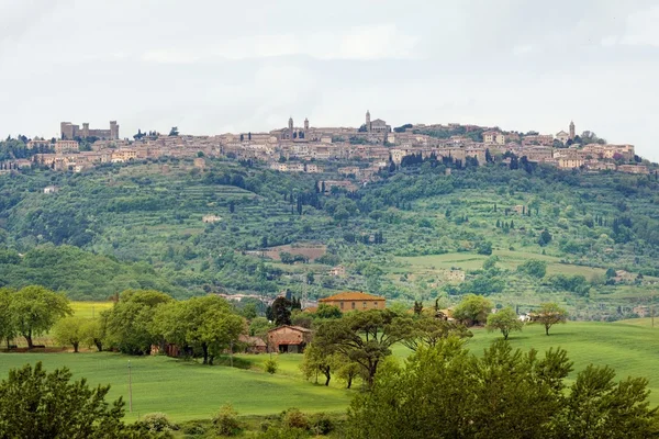 De weergave naar de stad van pienza - Toscane — Stockfoto