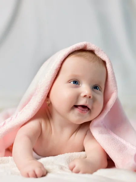 O retrato do bebê sorridente — Fotografia de Stock