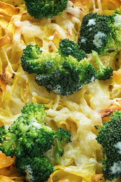 Tagliatelle pasta with broccoli and cheese sauce — Stock Photo, Image