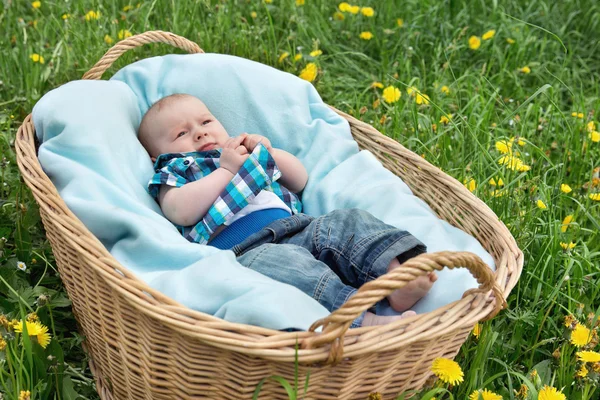 Kleiner Junge — Stockfoto