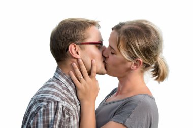 çekici genç bir çift öpüşme