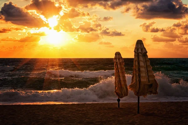 Parasols at sunset in the Mediterranean resort — Stock Photo, Image