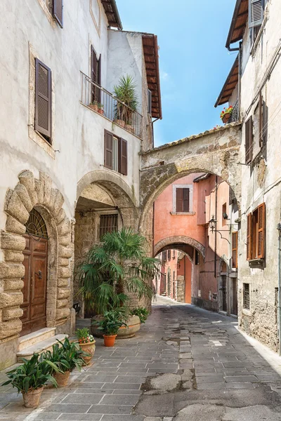 Pretty street in the ancient city of Tuscany — Stock Photo, Image