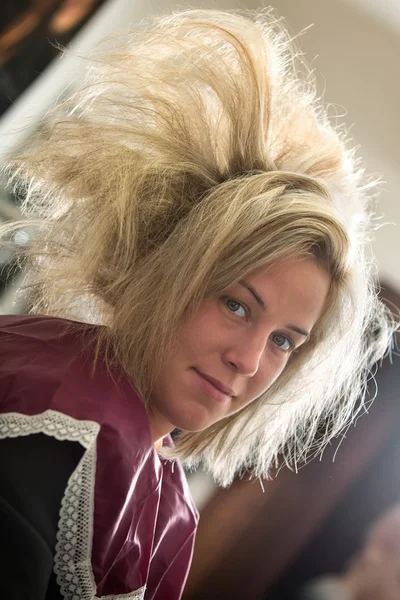 Bride at the hairdresser — Stock Photo, Image