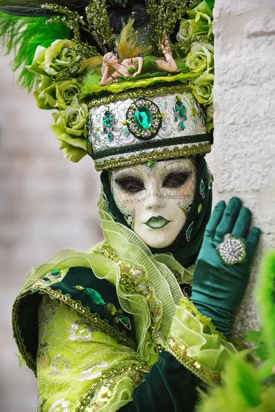 Máscara de carnaval em Veneza - Traje veneziano — Fotografia de Stock