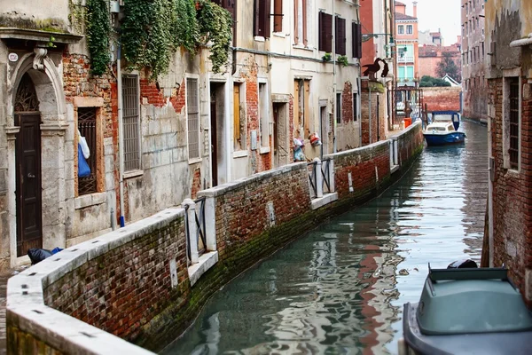Deatil vanha arkkitehtuuri Venetsiassa — kuvapankkivalokuva