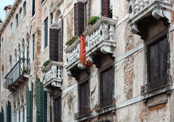 Starý dům v Benátkách — Stock fotografie