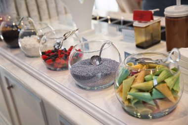 Çeşitli tatlı yemekler dekorasyon için Şarküteri