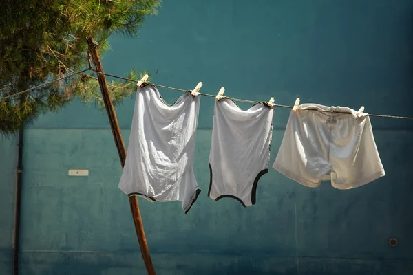 Clothes hanging on line — Stock Photo, Image