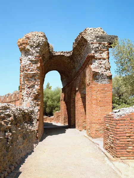 Ruinen des griechisch-römischen Theaters, Taormina, Sizilien, Italien — Stockfoto