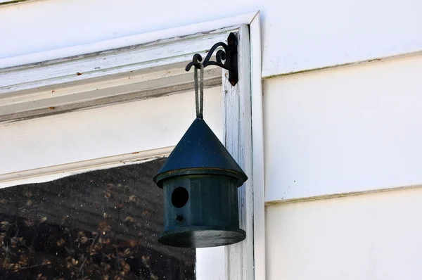 Mały zielony birdhouse — Zdjęcie stockowe