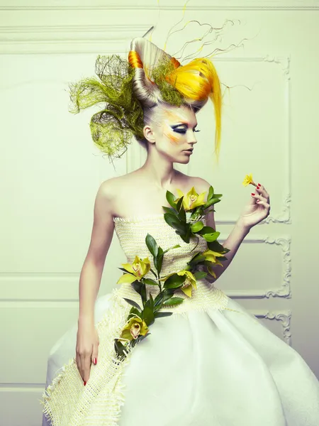 Lady with avant-garde hair — Stock Photo, Image