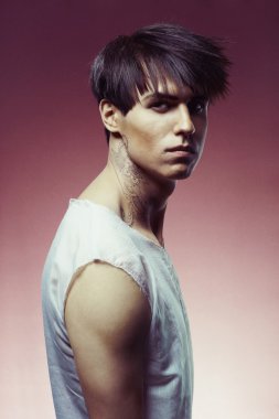 Şık Saç Tıraşlı Adam