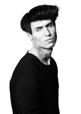 Şık Saç Tıraşlı Adam