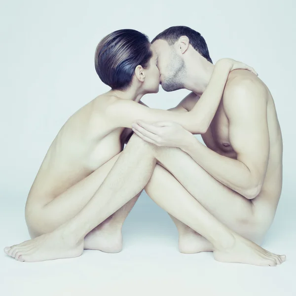 Jovem casal sensual — Fotografia de Stock