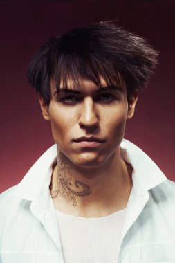 Şık Saç Tıraşlı Adam