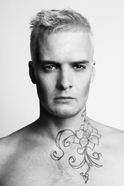 Şık Saç Tıraşlı Adam