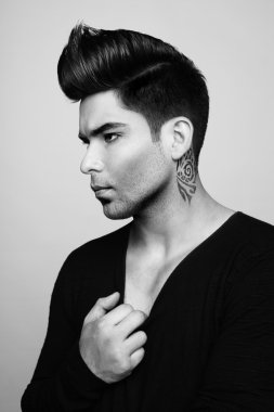 Şık Saç Tıraşlı Adam