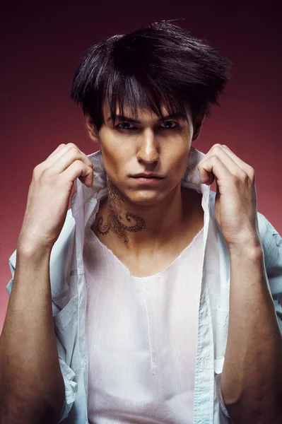 Homem com corte de cabelo elegante — Fotografia de Stock