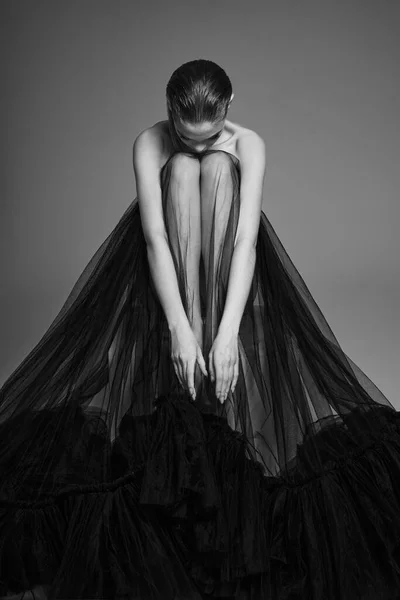 Woman Elegant Fashionable Dress Artistic Portrait Model Ball Gown Classic — Photo