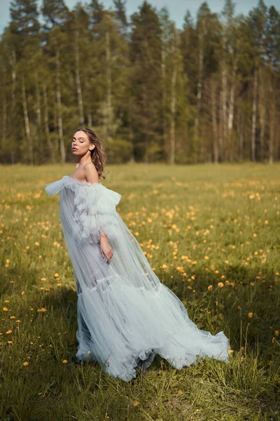 Young Beautiful Girl White Wedding Dress Sexy Blonde Chic Classic — Fotografia de Stock