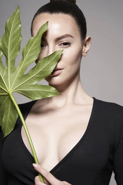 Girl Clean Perfect Skin Advertises Cosmetics Woman Grass Leaves Her — Stock Photo, Image