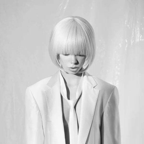 Estudio Foto Moda Mujer Joven Elegante Chaqueta Corbata Hombre Blanco Imagen De Stock