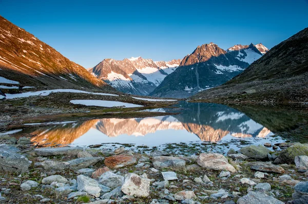 Bergpanorama van maerjelensee Rechtenvrije Stockfoto's