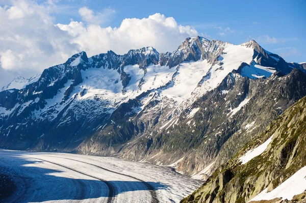 Schoenenbuelhorn y Wannenhorn con glaciar aletsch — Foto de Stock