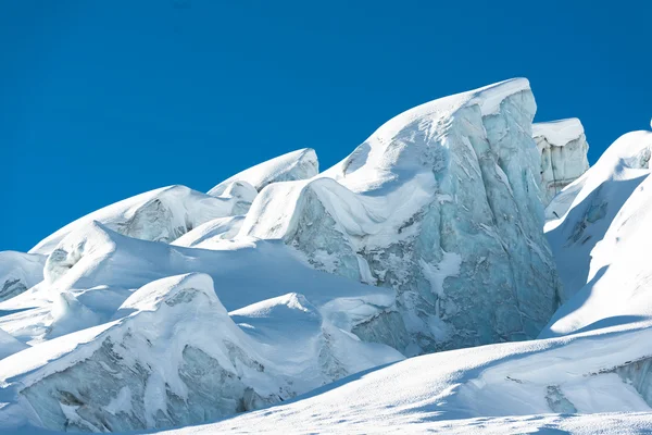 Fenda glacial e estrutura de gelo — Fotografia de Stock