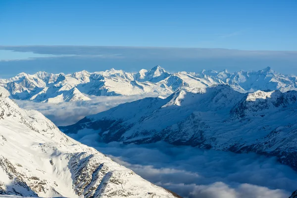 Panorama över schweiziska Alperna i wintes — Stockfoto