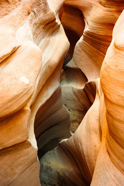 Peek-A-Boo slot canyon — Stockfoto