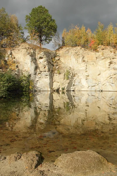 Pedra inundada pedreira — Fotografia de Stock
