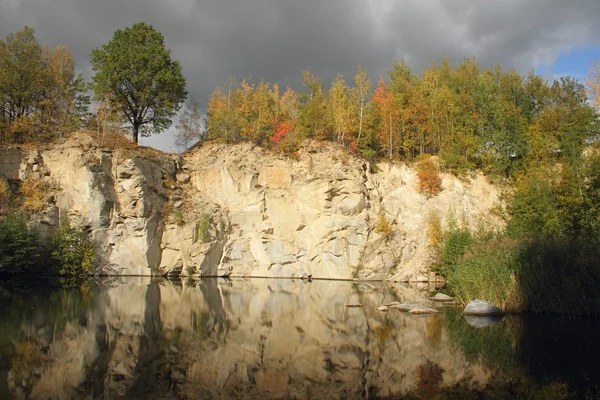 Flooded stone quarry — Stock Photo, Image