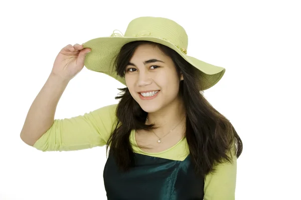 Sorrindo menina adolescente em vestido verde e chapéu verde limão — Fotografia de Stock