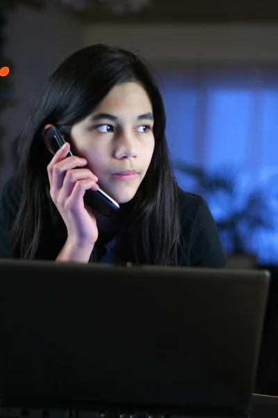 Young teen girl taking call while home alone — Stock Photo, Image