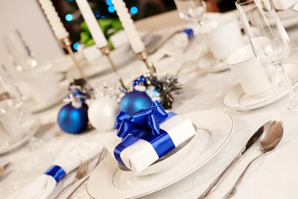 Elegant blue and white Christmas table setting — Stock Photo, Image