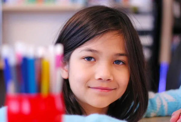 Niña de nueve años para colorear — Foto de Stock