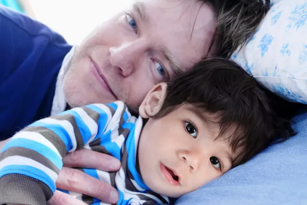 Sleep time with my dad — Stock Photo, Image